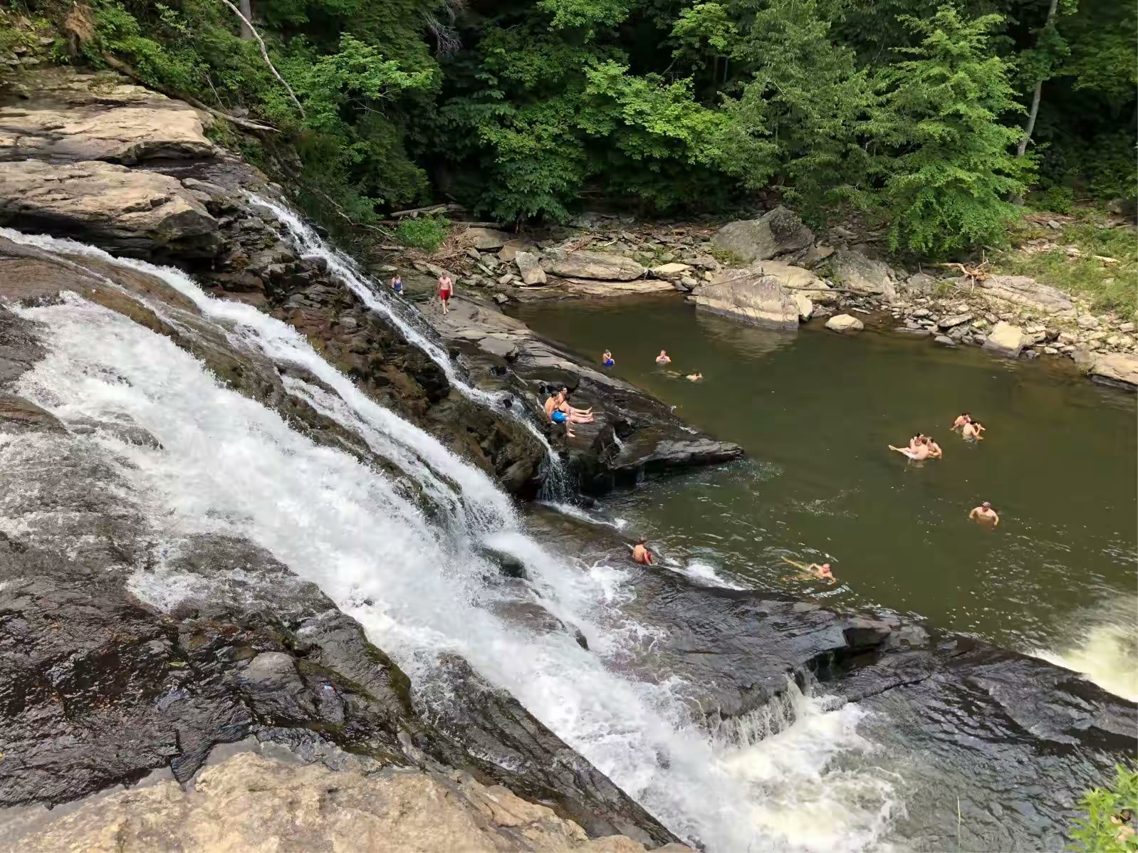 Cane Creek Falls 的第一级瀑布