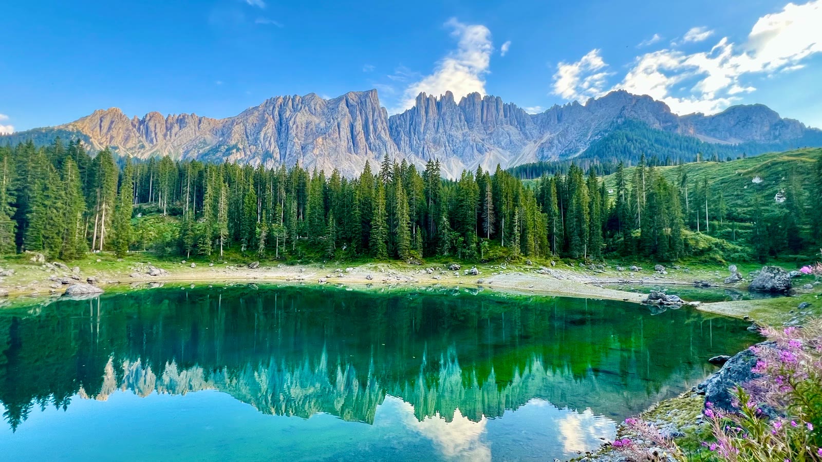 意大利多洛米蒂的高山湖泊
