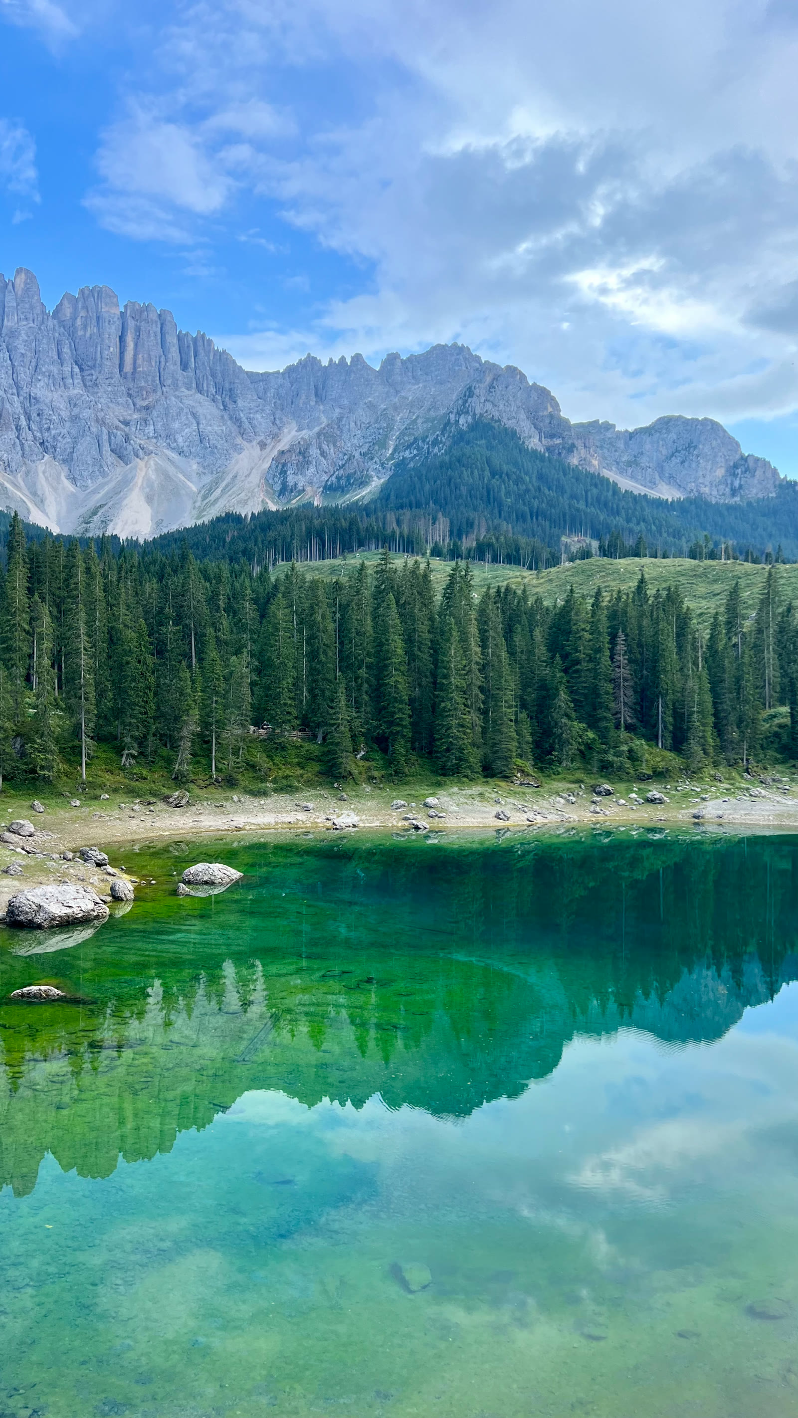 意大利多洛米蒂的高山湖泊