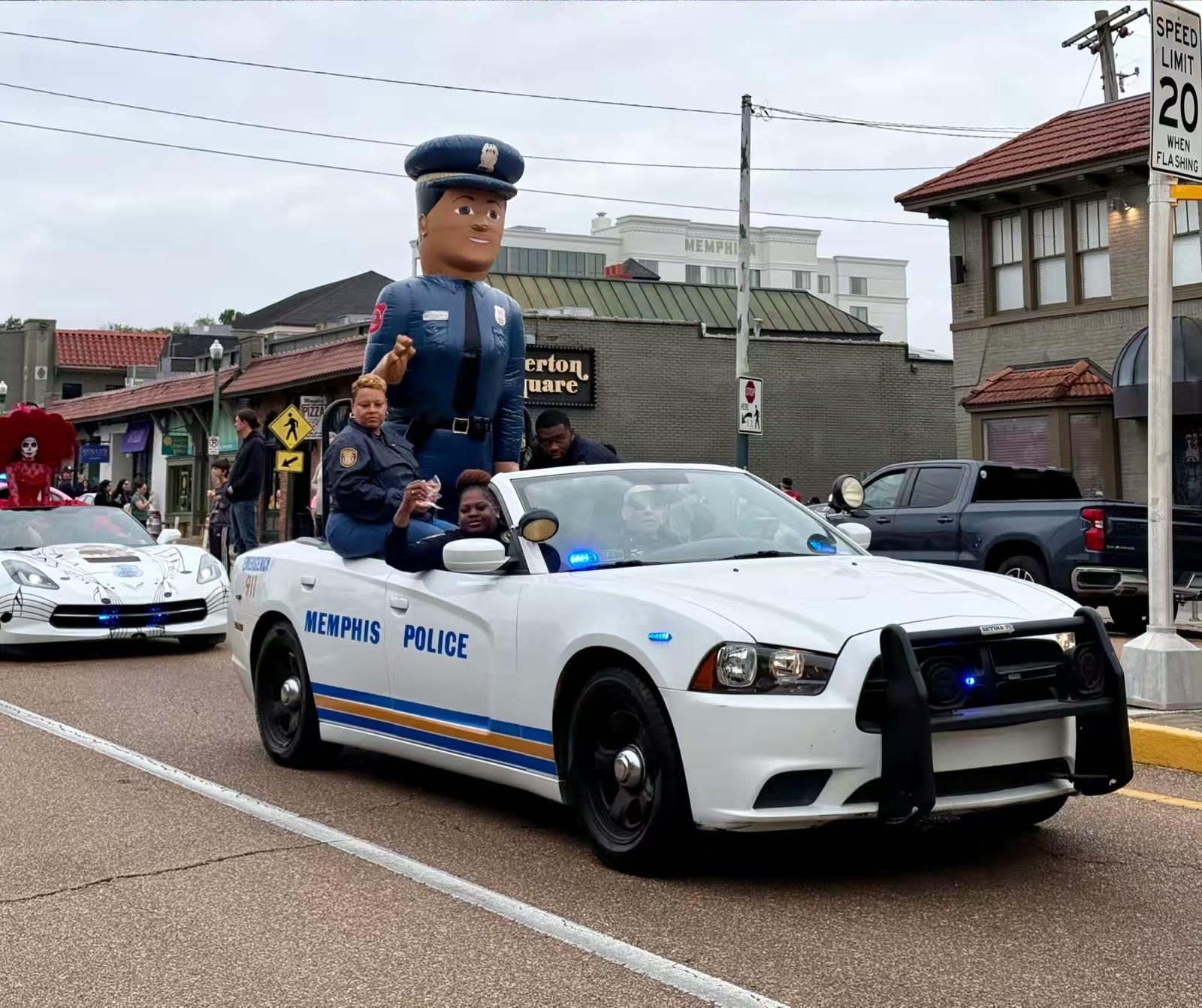 警车开路
