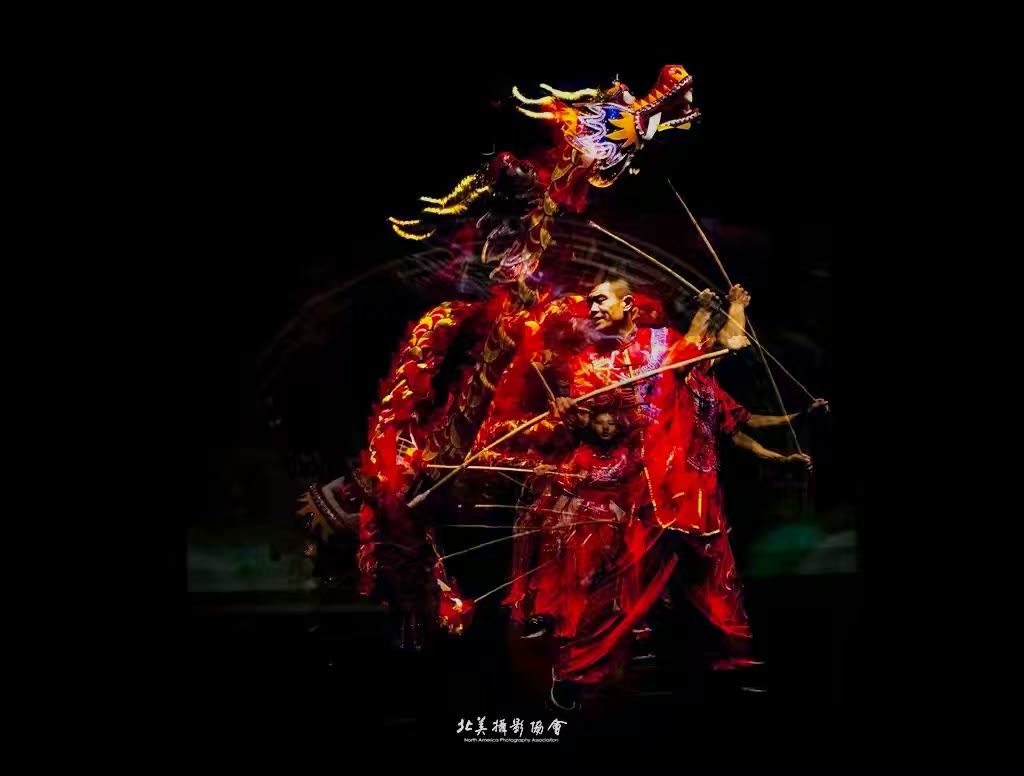 AI点评照片《春晚舞龙》