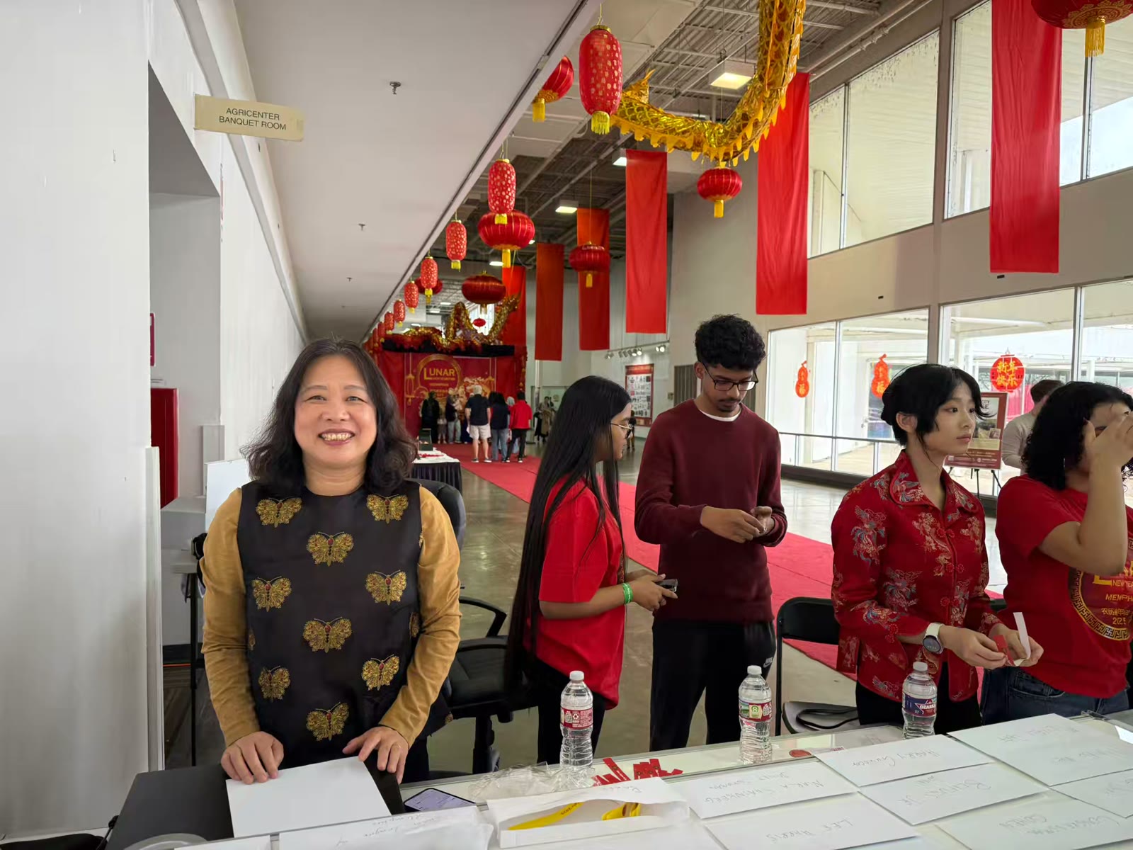 新年庙会的志愿者们小记