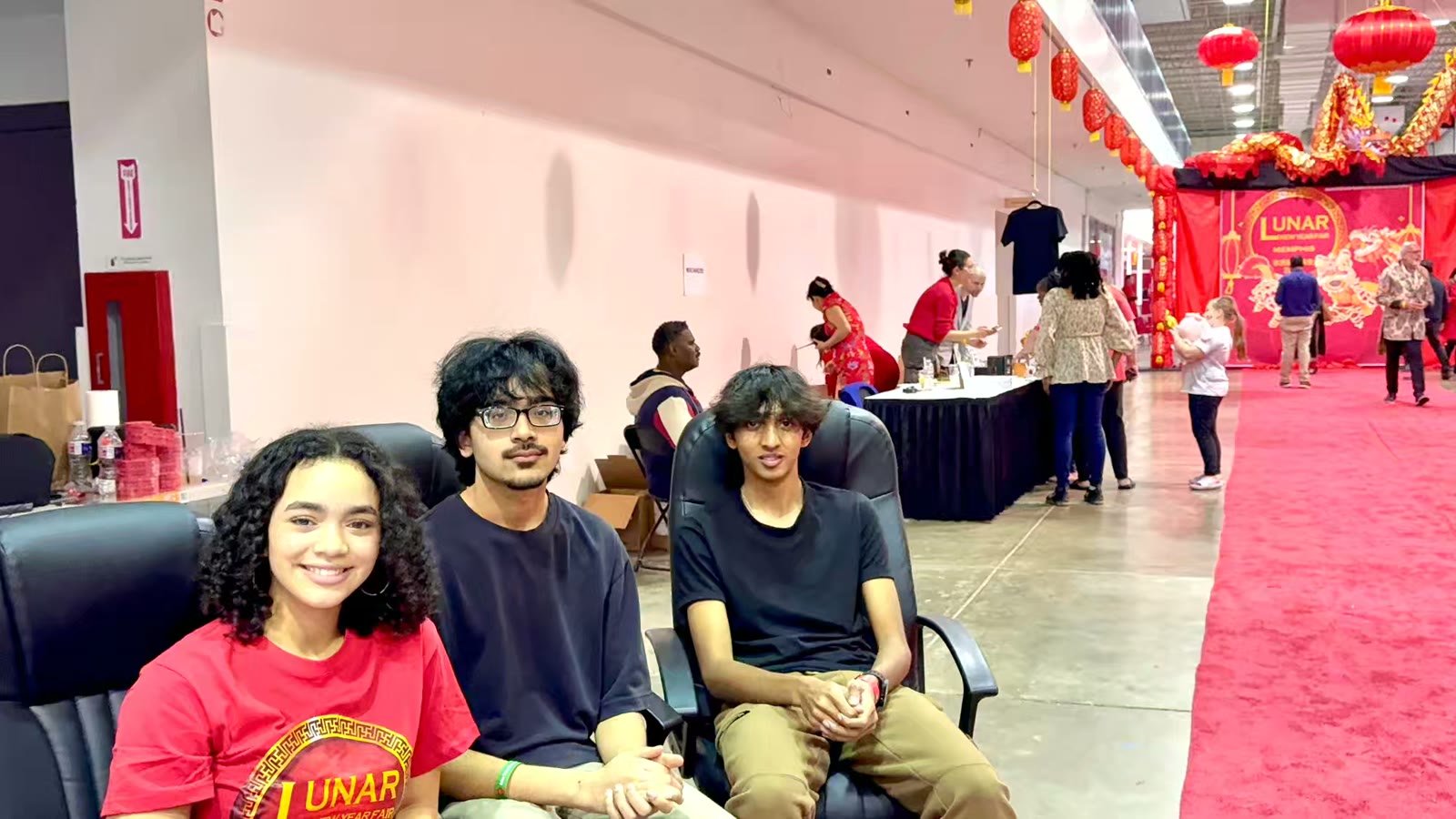 新年庙会的志愿者们小记