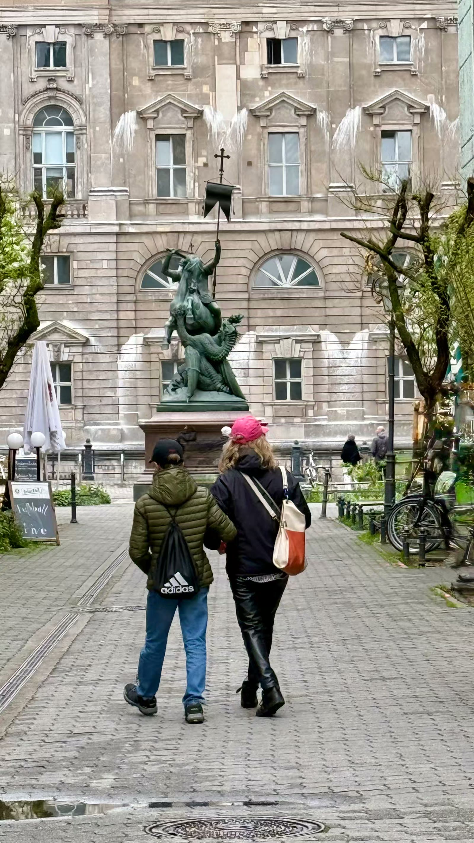 中欧四城漫步行 街头巷尾皆是景