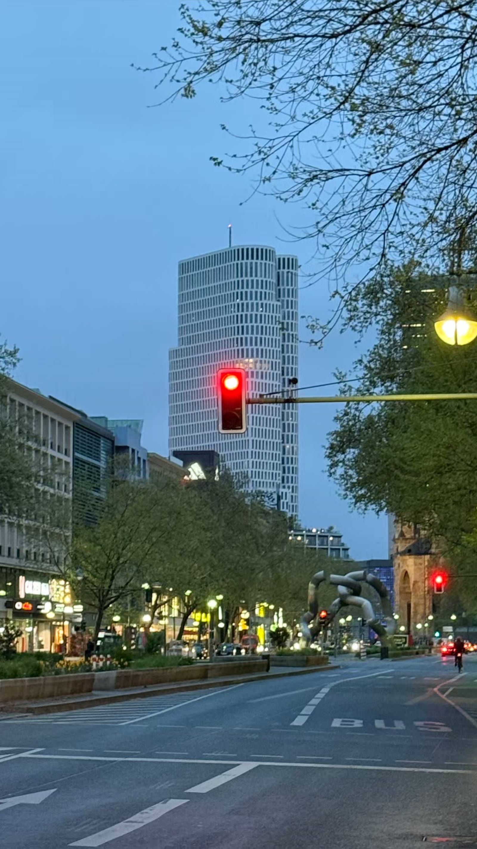 中欧四城漫步行 街头巷尾皆是景