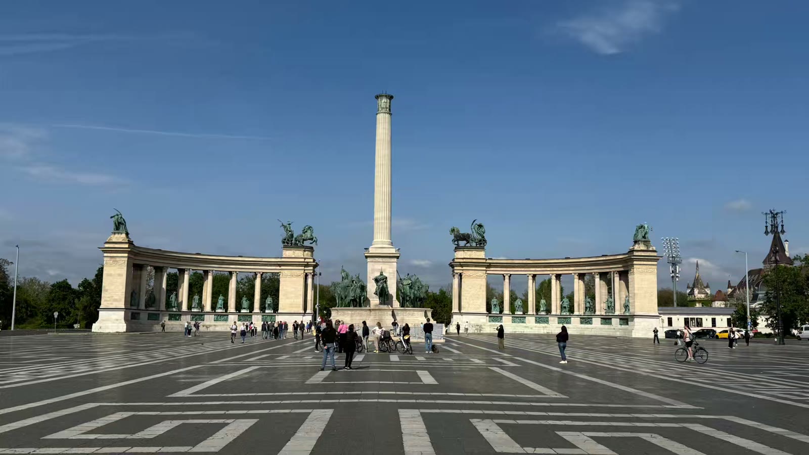 中欧四城漫步行 街头巷尾皆是景