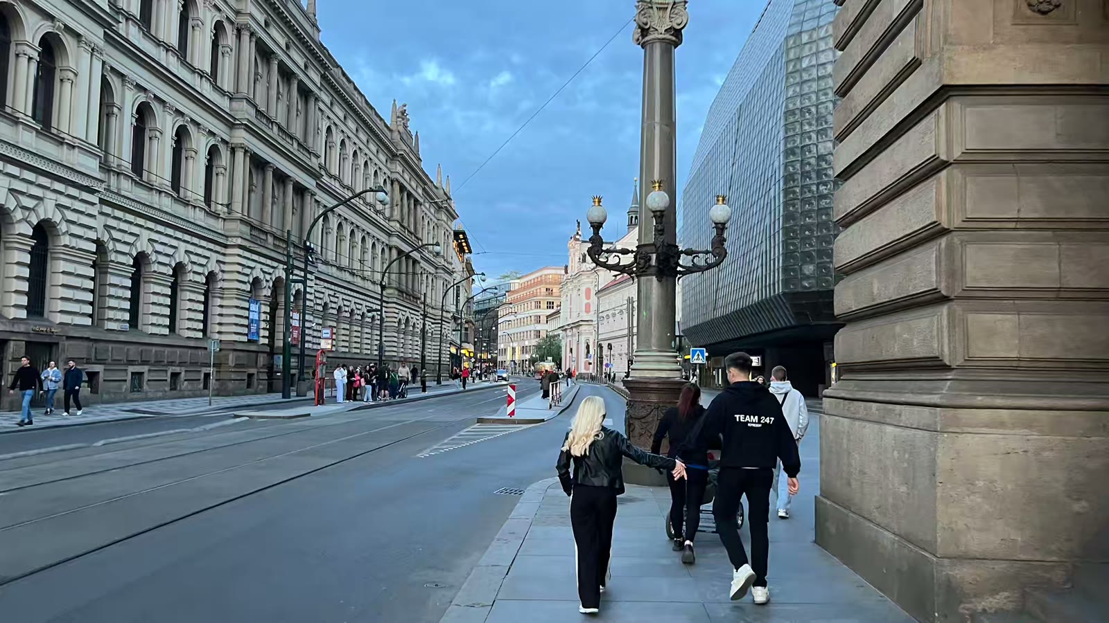 中欧四城漫步行 街头巷尾皆是景