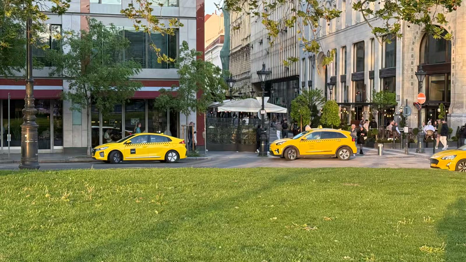 中欧四城漫步行 街头巷尾皆是景