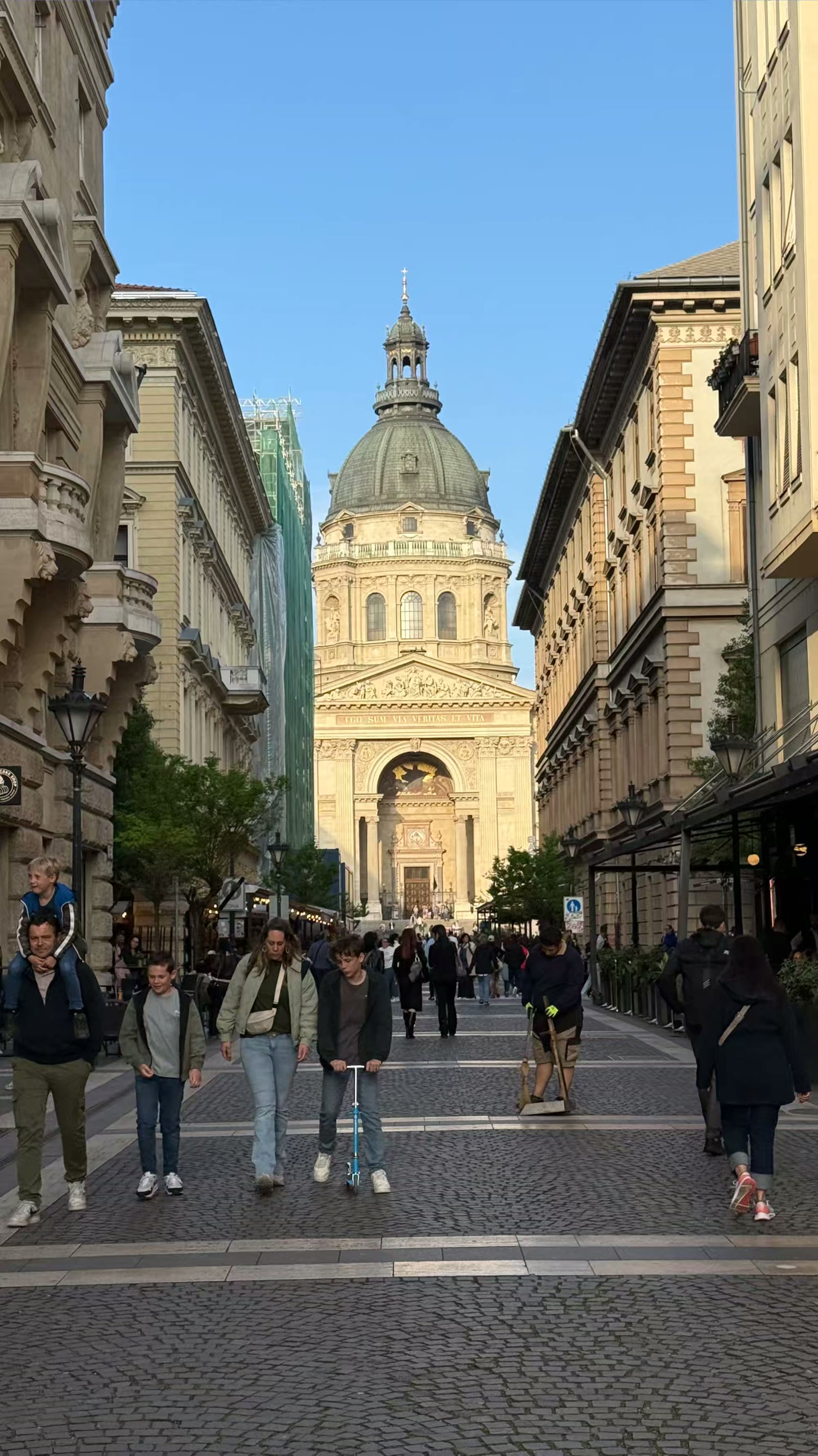 中欧四城漫步行 街头巷尾皆是景
