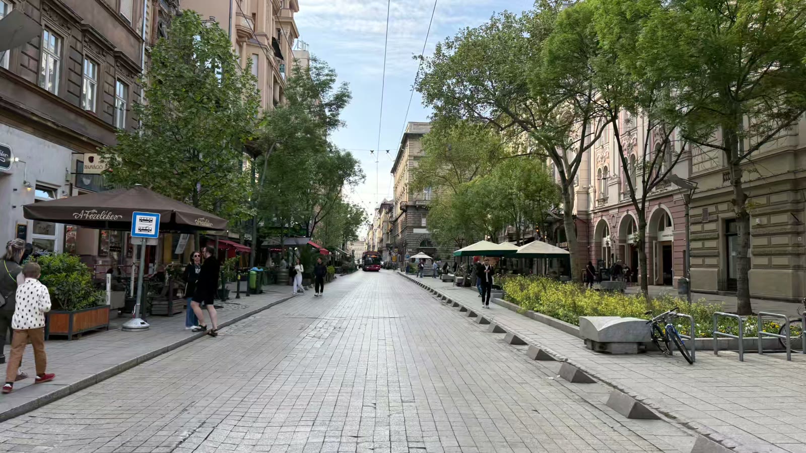 中欧四城漫步行 街头巷尾皆是景