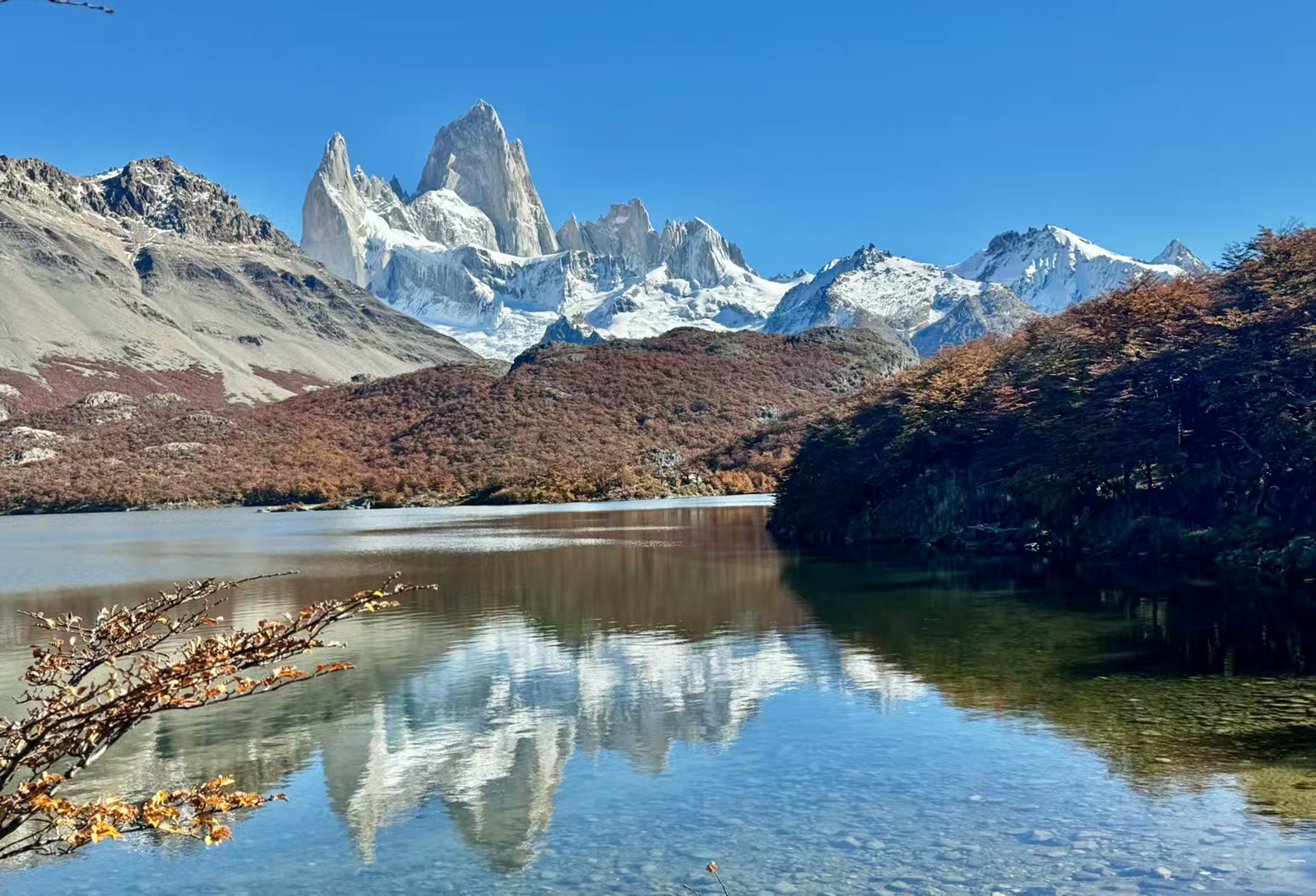 这是朋友看到的卡普里湖景观。