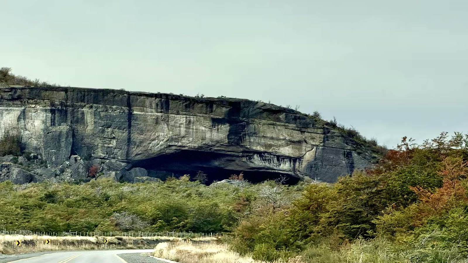 迈洛顿洞穴自然纪念地：一处曾发现史前巨型树懒遗骸的考古遗址。