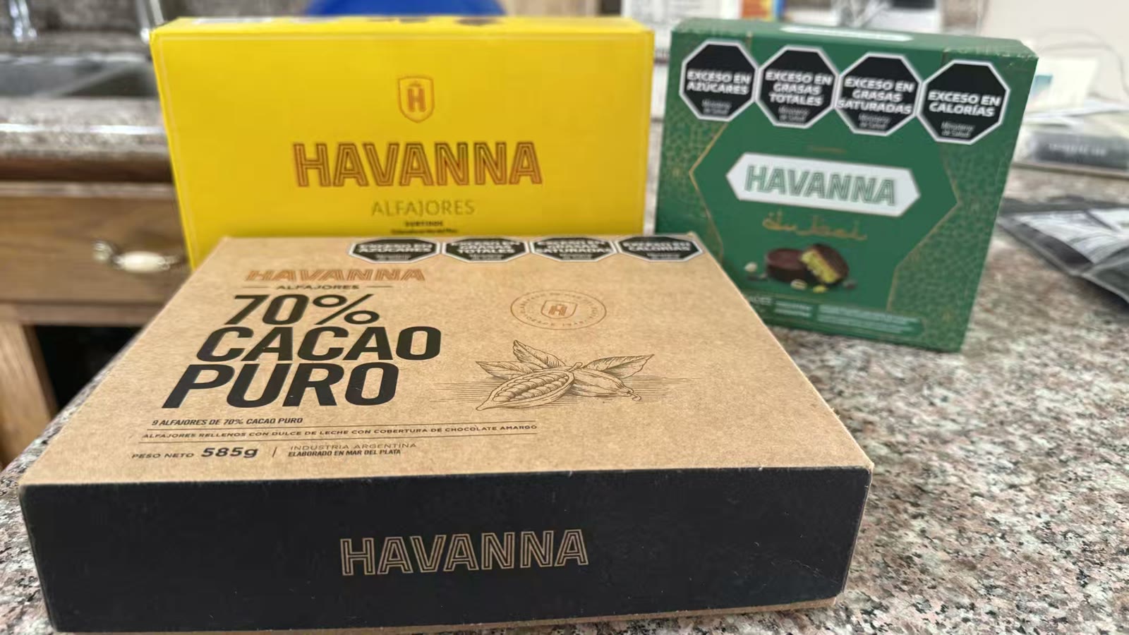 Havanna（哈瓦那）是阿根廷最著名、最具代表性的高品质甜点和咖啡馆品牌，这是其生产的闻名于世的传统阿根廷夹心饼干——Alfajores（阿尔法赫）。